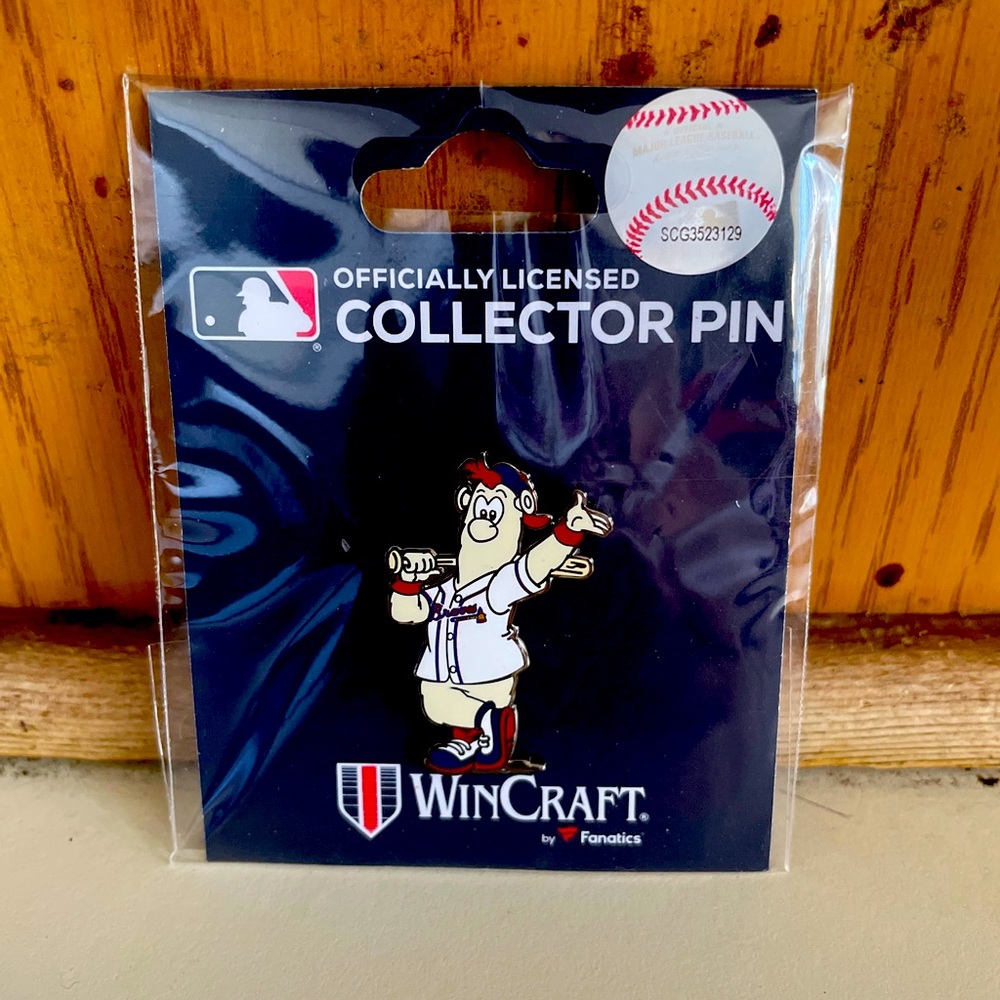 Atlanta Braves mascot pin hat lapel collector